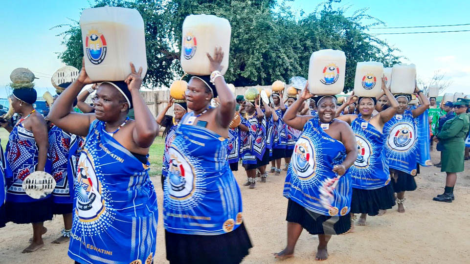 Memebers of the Lustango Regiments delivering the marula brew. 